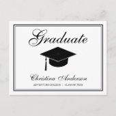 Abschluss Black Grad Cap & Script auf weißem Party Einladungspostkarte (Vorderseite)