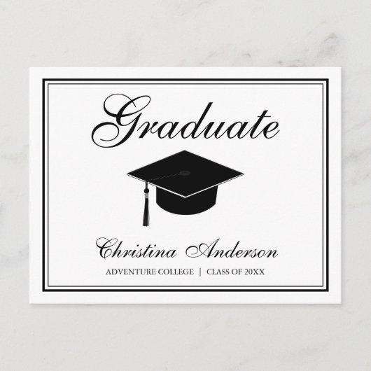 Abschluss Black Grad Cap & Script auf weißem Party Einladungspostkarte (Vorderseite)