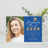 Abschluss Blue Gold Script Class of 2025 Foto Ankündigung (Stehend Vorderseite)