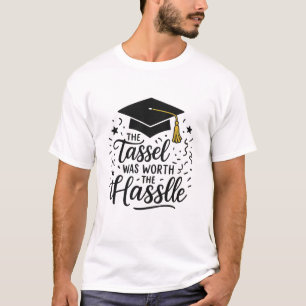 "Abschluss Celebration T - Shirt - Graduate Holdin