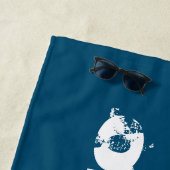 Abschluss Class Grunge Typografie Blue Monogram Strandtuch (Beispiel)