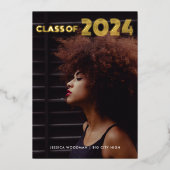 Abschluss Class of 2024 Moderne Typografie Gold Folieneinladung (Vorderseite)