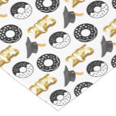 Abschluss Class of 2025 Donuts and Degrees Modern Mittelgroßer Tischläufer (Ecke)