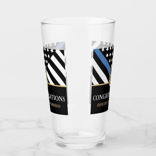 Abschluss des Polizeibeamten für Strafverfolgung Glas (Links)