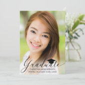 Abschluss Elegant Black Script Grad Cap Foto Ankündigung (Stehend Vorderseite)