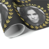 Abschluss Foto | Black Gold Laurel Wreath Custom Geschenkpapier (Rolleneckpunkt)