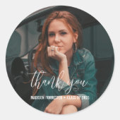 Abschluss Foto | Elegant Dankeschön Script Runder Aufkleber (Vorderseite)