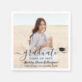 Abschluss Foto & Elegantes Schwarzes Skript-Jahr Serviette (Vorderseite)