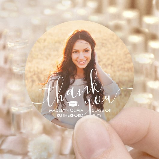 Abschluss Foto & Elegantes White Script Vielen Dan Runder Aufkleber