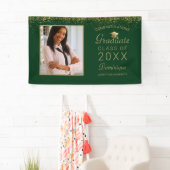 Abschluss Foto Gold Glam Script Grad Cap Green Banner (Insitu)