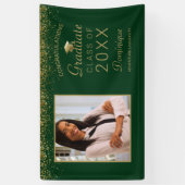 Abschluss Foto Gold Glam Script Grad Cap Green Banner (Vertikal)