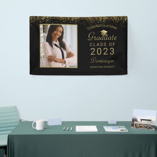 Abschluss Foto Gold Glitzer Script Grad Cap 2023 Banner (Messeveranstaltung)