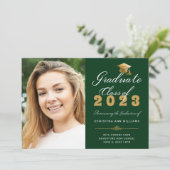 Abschluss Foto Green Gold Script Class of 2023 Ankündigung (Stehend Vorderseite)