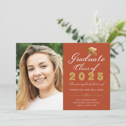 Abschluss Foto Orange Gold Script Class of 2024 Ankündigung (Stehend Vorderseite)