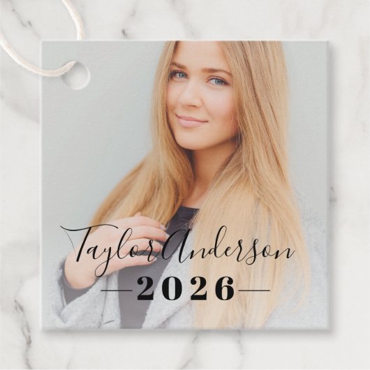 Abschluss für Minimalistisches Schwarzes Foto 2025 Geschenkanhänger (Vorderseite)