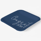Abschluss-Glückwünsche für Navy Blue Pappteller (Gewinkelt)