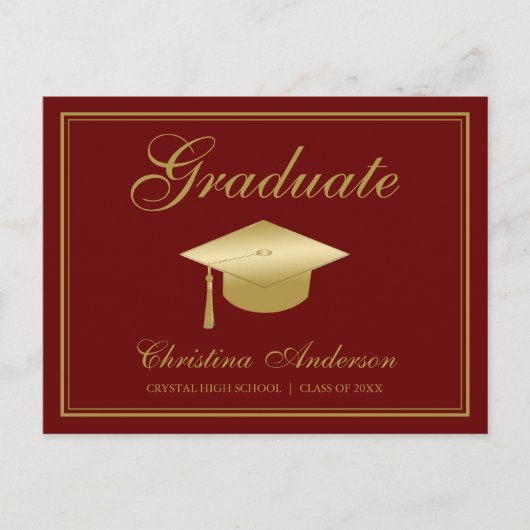 Abschluss Gold Grad Cap & Script auf Maroon Party Einladungspostkarte (Vorderseite)