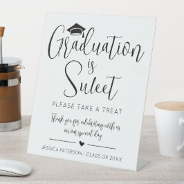 Abschluss ist Sweet Minimalistisches Schwarz-weiße Sockelschild