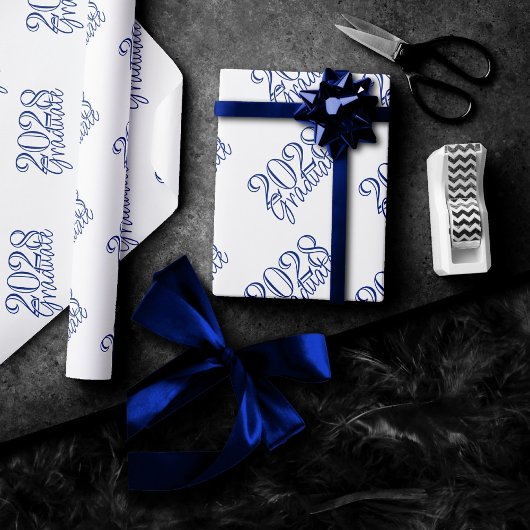 Abschluss Jahr | Basic White on Blue Celebration Geschenkpapier