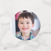 Abschluss Kindergarten Junge mit blauem Dinosaurie Konfetti (Klein Vorderseite)