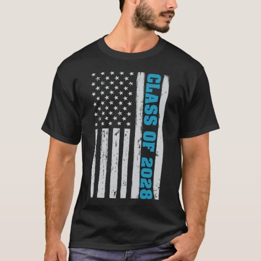 Abschluss-Klasse 2028 Senior American Flag T-Shirt (Vorderseite)