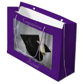 Abschluss Lila Verschluss und Diplom Personalisier Große Geschenktüte (Vorderseite Schrägansicht)