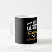Abschluss Master Meine kleine Schwester hat es ges Kaffeetasse (Vorderseite Links)