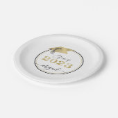 Abschluss Metallic Gold Cap Script Class of 2023 Pappteller (Schrägansicht)