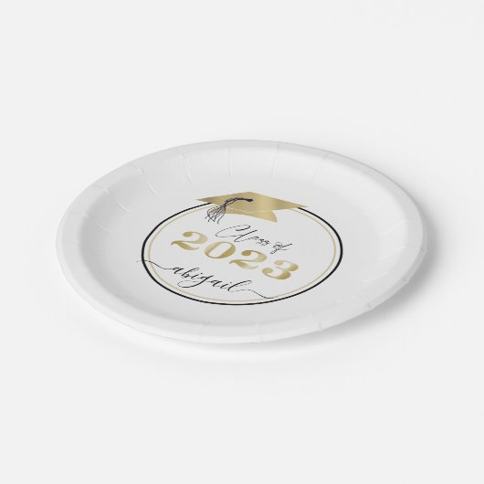 Abschluss Metallic Gold Cap Script Class of 2023 Pappteller (Schrägansicht)