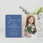 Abschluss Minimalistisch Modernes schlichtes Foto Einladung (Stehend Vorderseite)