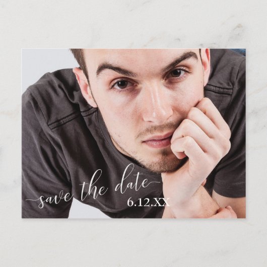 Abschluss mit einfachem weißem Text Save the Date Postkarte (Vorderseite)