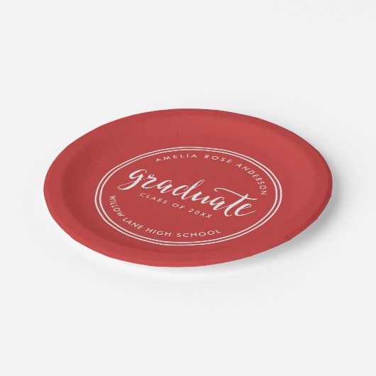 Abschluss mit rotem Skript und weißen Streifen Pappteller (Schrägansicht)