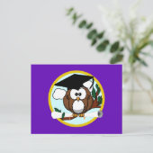 Abschluss mit Umschlag und Diplom - Lila und Gold Ankündigungspostkarte (Stehend Vorderseite)