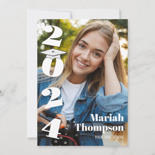 Abschluss Moderne Typografie Foto-Klasse von 2023 Einladung (Vorderseite)