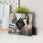 Abschluss Modernes, elegantes Drehbuch 4 Foto Coll Fotoplatte<br><div class="desc">Das elegante,  klassisch schwarz-weiße Typografie-Skript macht eine stilvolle personalisierte Abschluss 4 Foto Gitter Sake-Plakette.           Einfach mit Ihren Details und vier individuellen Bildern anpassen!             Wenn Sie eine bestimmte Farbe oder Kombination benötigen,  schreiben Sie bitte dem Designer über den Button unten!</div>