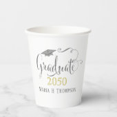 Abschluss Modernes, elegantes Script Mortarboard G Pappbecher (Vorderseite)