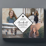 Abschluss Modernes, elegantes Skript 4 Foto Collag Fotoplatte<br><div class="desc">Das elegante,  klassische,  schwarze Typografie-Skript macht eine stilvolle personalisierte Abschluss 4 Foto Grid Sake-Plakette.           Einfach mit Ihren Details und vier individuellen Bildern anpassen!             Wenn Sie eine bestimmte Farbe oder Kombination benötigen,  schreiben Sie bitte dem Designer über den Button unten!</div>