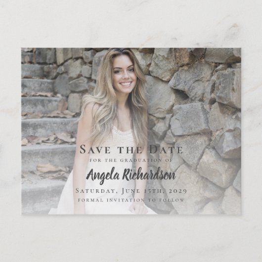 Abschluss Modernes Skript-Save the Date Foto Einladungspostkarte (Vorderseite)