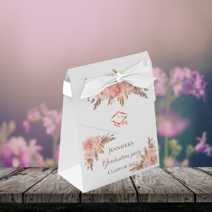 Abschluss Pampas Gras roséfarbenes Blumengebinde Geschenkschachtel