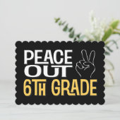 Abschluss Peace Out 6. Klasse Party Einladung (Stehend Vorderseite)