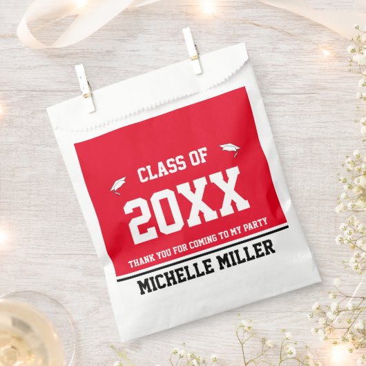 Abschluss Rot Schwarz und Weiß Graduiertenname Geschenktütchen (Ausgeschnitten)