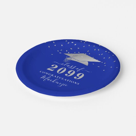 Abschluss Royal Blue Silver Confetti Script Pappteller (Schrägansicht)