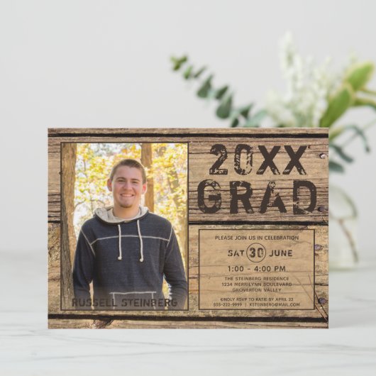 Abschluss Rustikales Land Holz 1 Foto GRAD Einladung (Stehend Vorderseite)