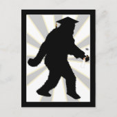 Abschluss Sasquatch mit Grad Cap Ankündigungspostkarte (Vorderseite)