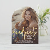 Abschluss Vertical Foto - Grad Party Script Gold Einladung (Stehend Vorderseite)