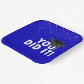 Abschluss-Zeichen und Hut in Confetti Pappteller (Gewinkelt)