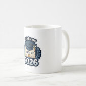 Abschlussabzeichen der Klasse 2026 - Moderne Pixel Kaffeetasse (VorderseiteRechts)