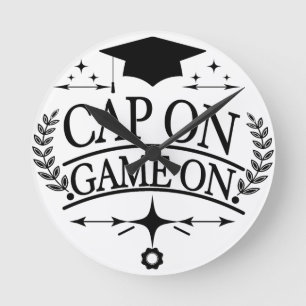 Abschlussfeier 'Cap On Game On' Runde Wanduhr