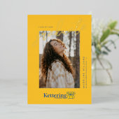 Abschlussfeier der Kettering University Folieneinladung (Stehend vorne)