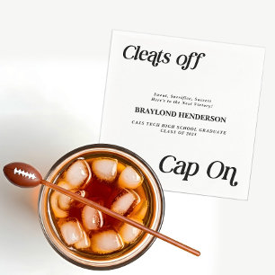 Abschlussfeier für Athleten: Schuhe aus, Mütze auf Serviette